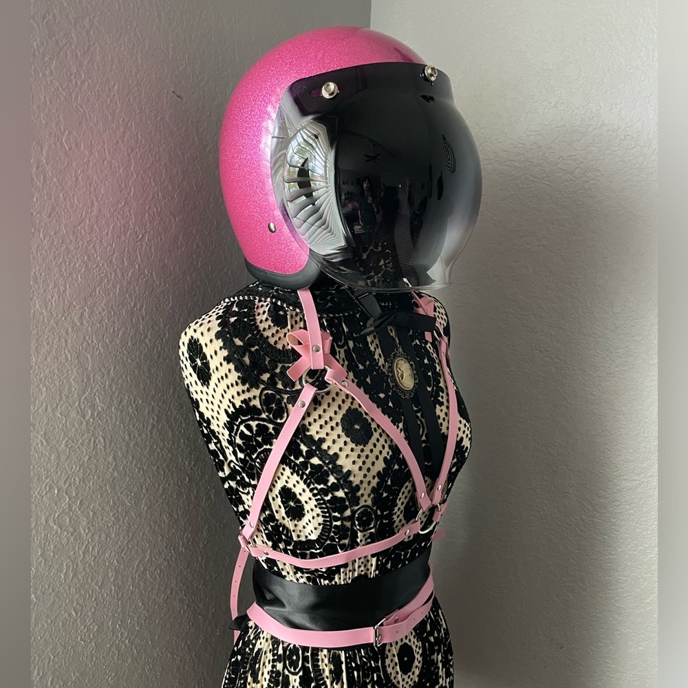 🎀 Light pink strap bondage S&M dominatrix bow set. NO helmet, that’s mine! 😆🪖
